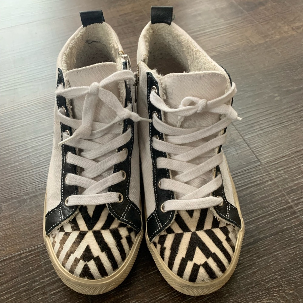 NWOT LEATHER CROWN MID TOPS